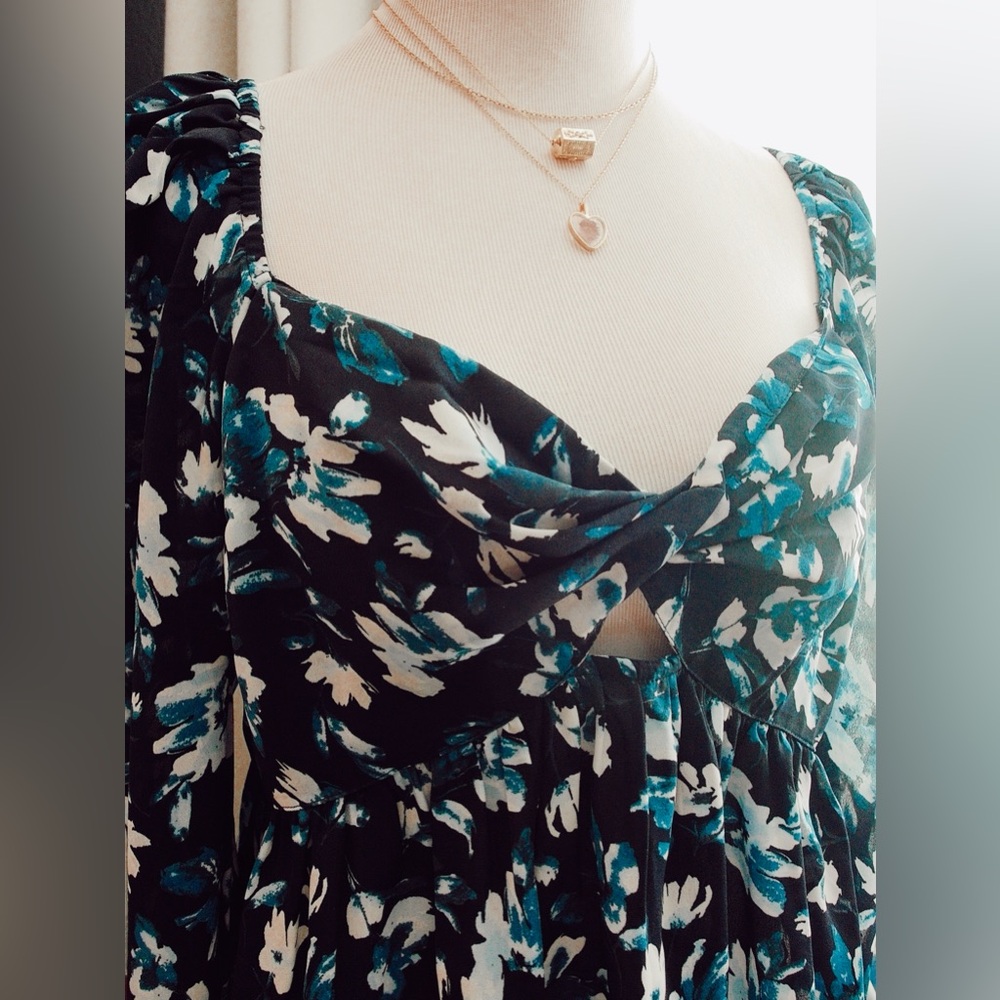 Abercrombie & Fitch Blue Bell Sleeve Blouse with Tie Front - Picture 2 of 4